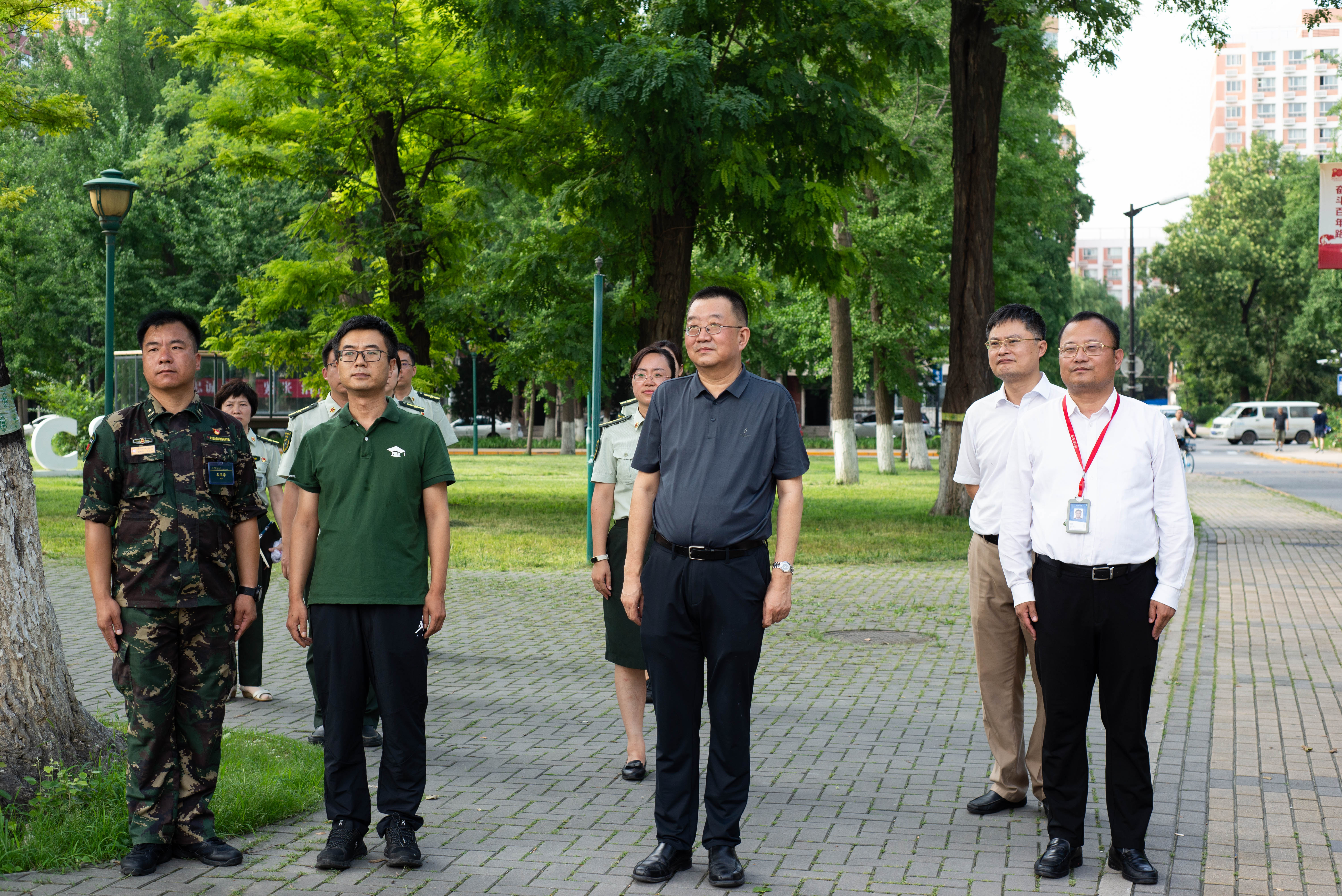 军训新闻 学校领导视察2019级本科生军训团组训情况